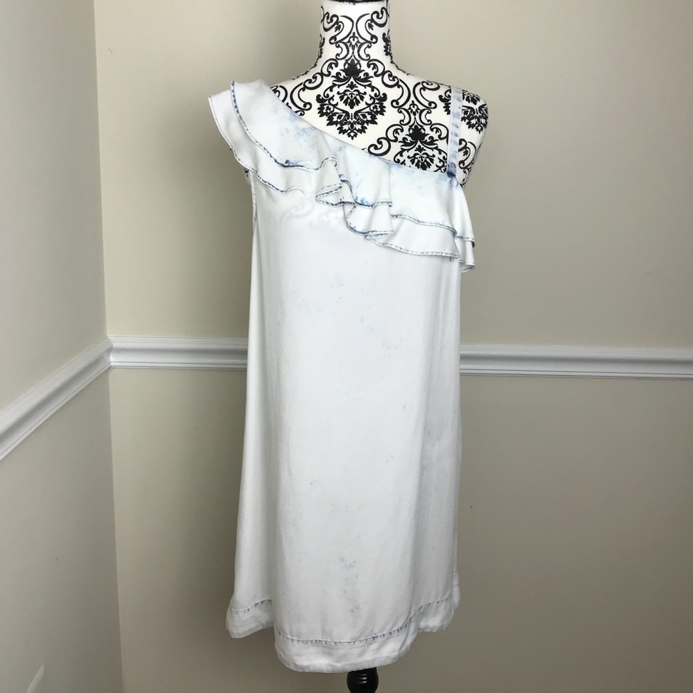 Holding horses / Antgropologie | ruffle neck dress